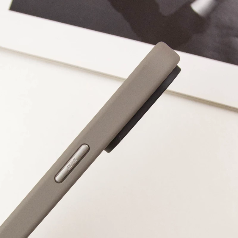 TPU+PC чохол Blueo Skin Friendly Frosted with MagSafe для Apple iPhone 16 Pro – Сірий. Фото 8 з 13