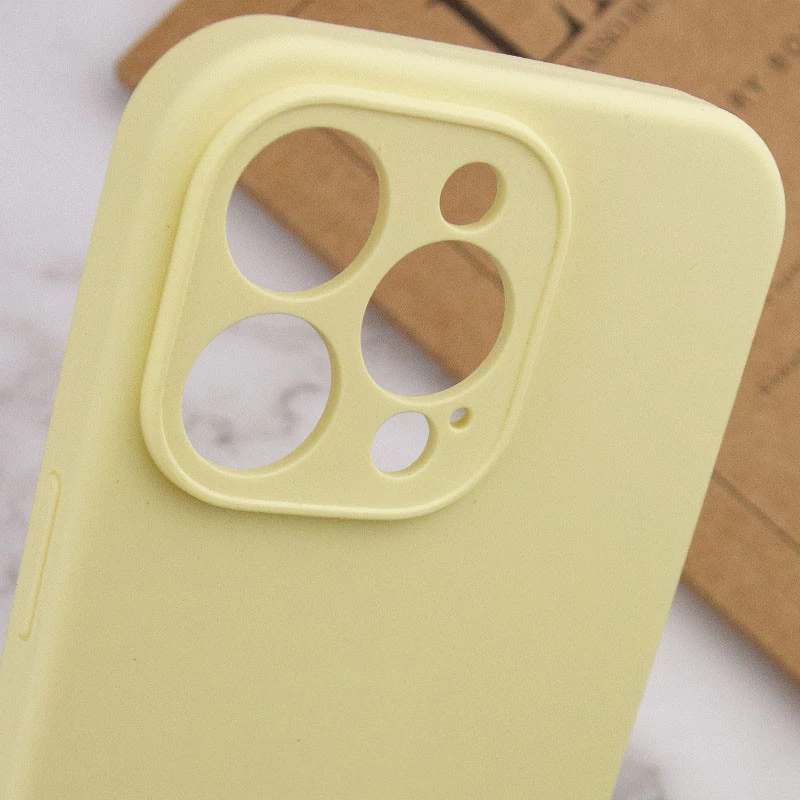 Чехол с защитой камеры Silicone Case для Apple iPhone 15 Pro (6.1") – Желтый / Mellow Yellow. Фото 6 из 6