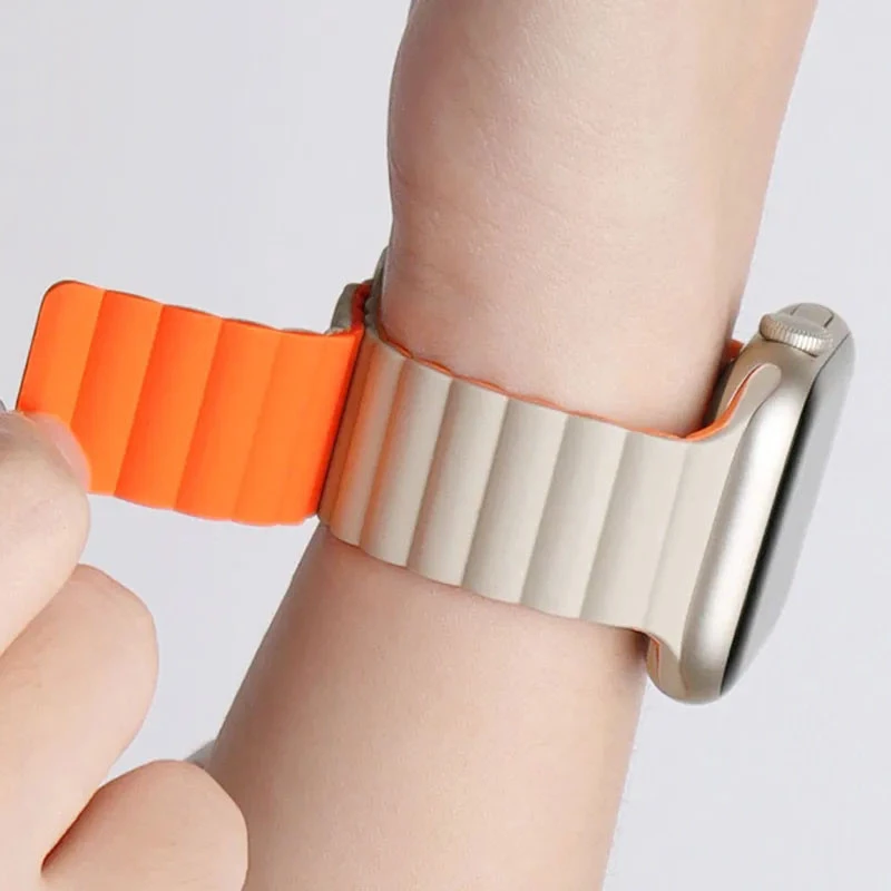 Ремінець BlueO Magnetic Silicone для Apple Watch 42(ser.1-3)/44/45/46/49mm – White / Orange. Фото 5 з 6