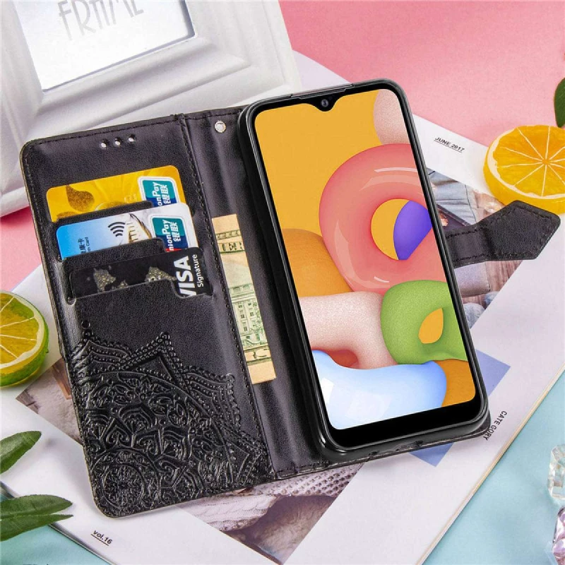 Кожаный чехол-книжка Art Case с визитницей для Samsung Galaxy A01 – Черный. Фото 6 из 7