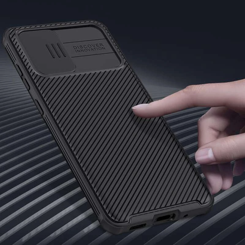 Карбоновая накладка Nillkin со шторкой для камеры для Samsung Galaxy S20+ – Черный / Black. Фото 5 из 5