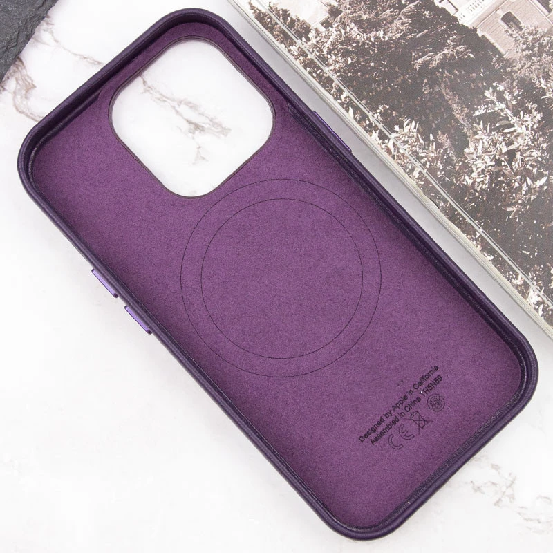 Шкіряний чохол Silicone Case Premium з MagSafe and Animation на Apple iPhone 16 Pro – Dark Purple. Фото 3 з 4