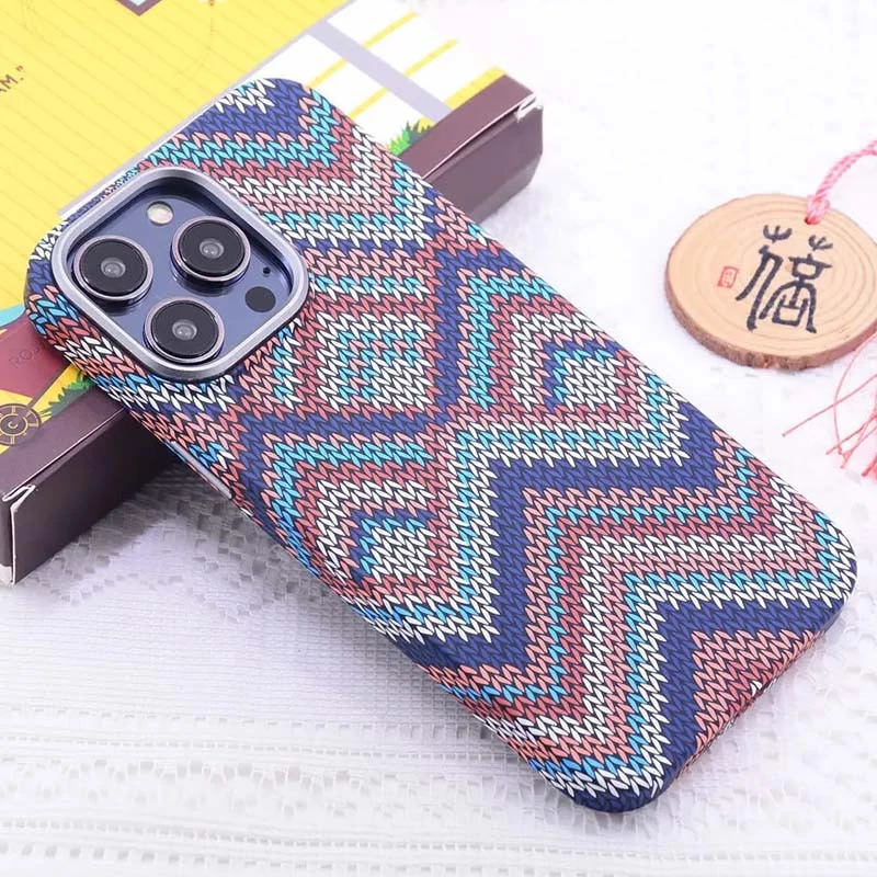 Пластиковая накладка Neon Ornament with Magnetic Safe для Apple iPhone 16 Pro – L. Фото 6 из 8