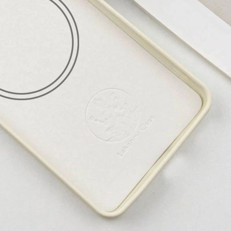 Силиконовый чехол Lakshmi MagFit с защитой камеры для Motorola Edge 50 – Белый / White. Фото 6 Силиконовый чехол Lakshmi MagFit с защитой камеры для Motorola Edge 50 – Белый / White. Фото 6 из 8