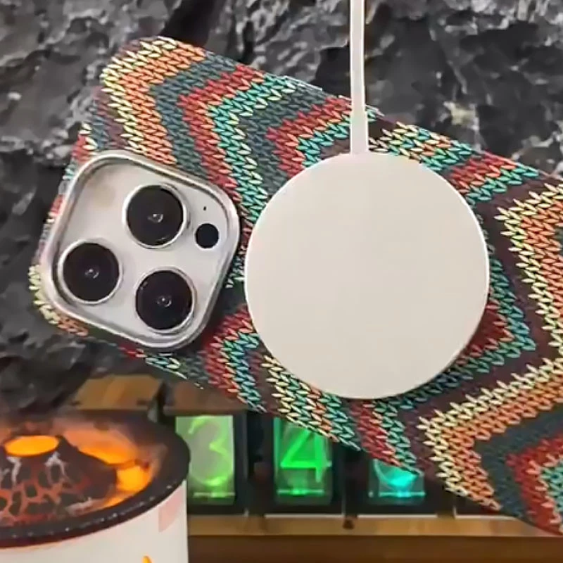 Пластикова накладка Neon Ornament with Magnetic Safe для Apple iPhone 13 Pro Max (6.7") – M. Фото 6 з 6