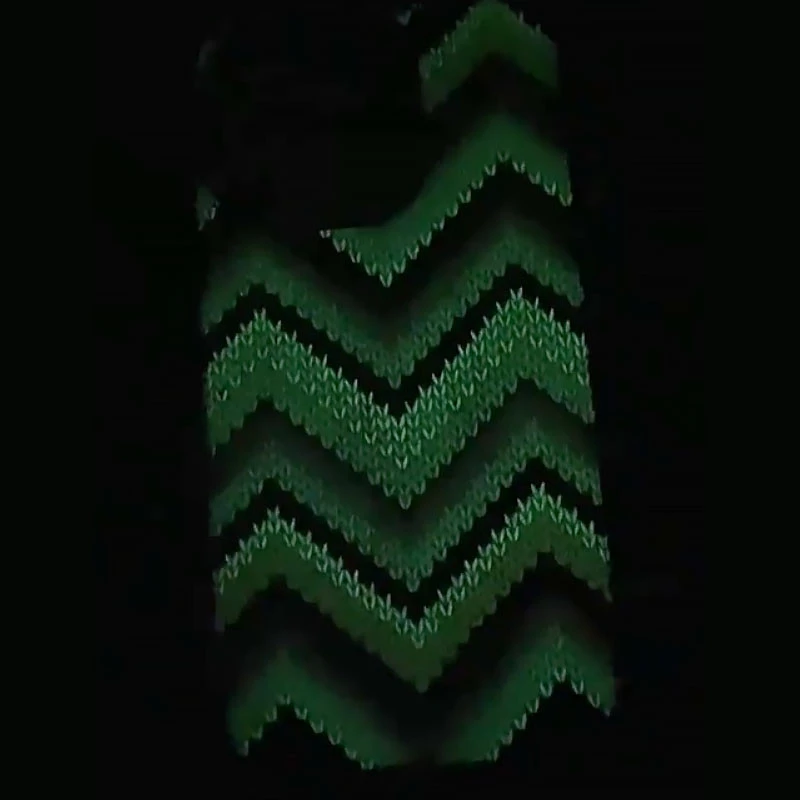 Пластиковая накладка Neon Ornament with Magnetic Safe для Apple iPhone 15 (6.1") – M. Фото 3 из 6