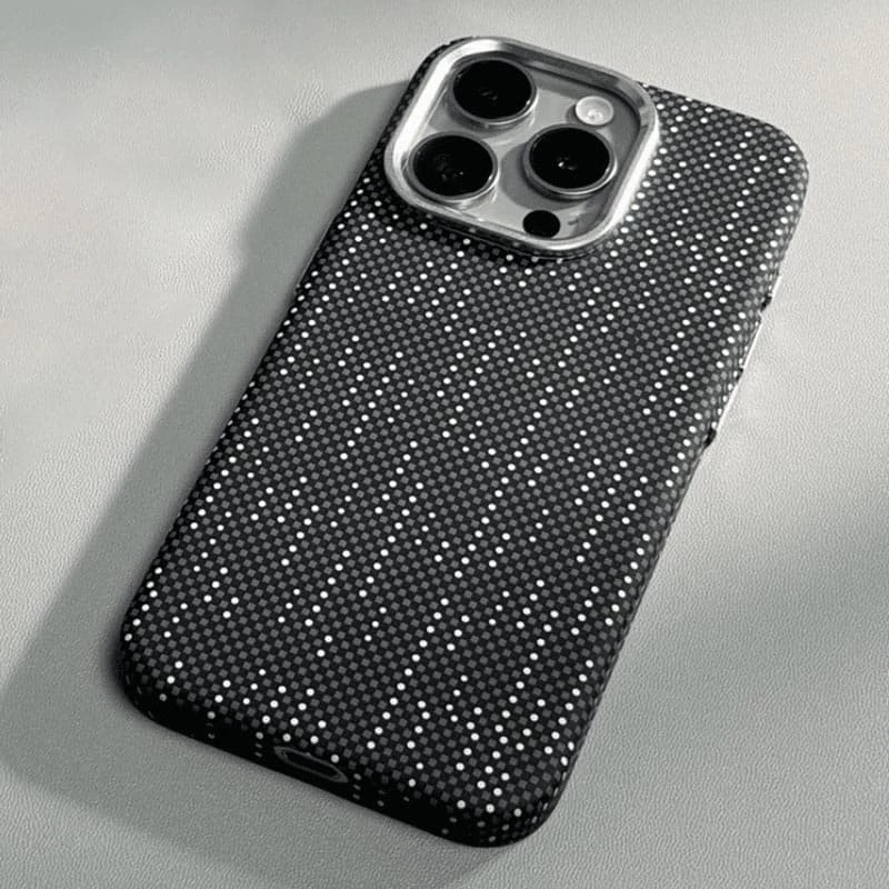 Пластиковая накладка Kevlar из Magnetic Safe для Apple iPhone 14 Pro (6.1") – White line. Фото 3 из 4