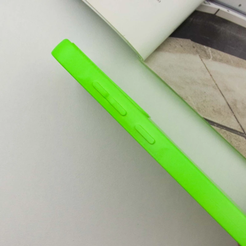 Кольоровий силіконовий чохол GETMAN із закритою камерою для Samsung Galaxy S24+ – Салатовий / Neon Green. Фото 4 з 5