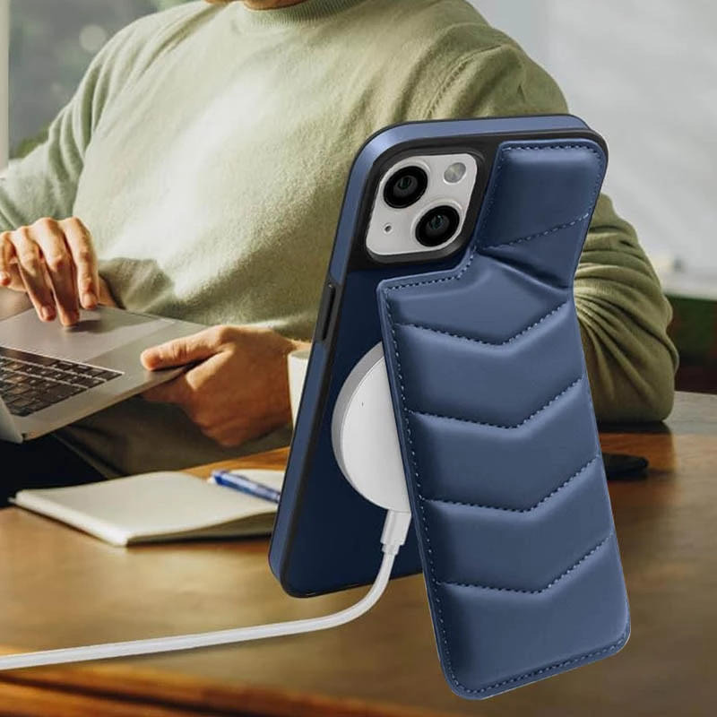 Шкіряна накладка Пуховик з Magnetic Safe на Apple iPhone 15 (6.1") – Blue. Фото 2 з 4