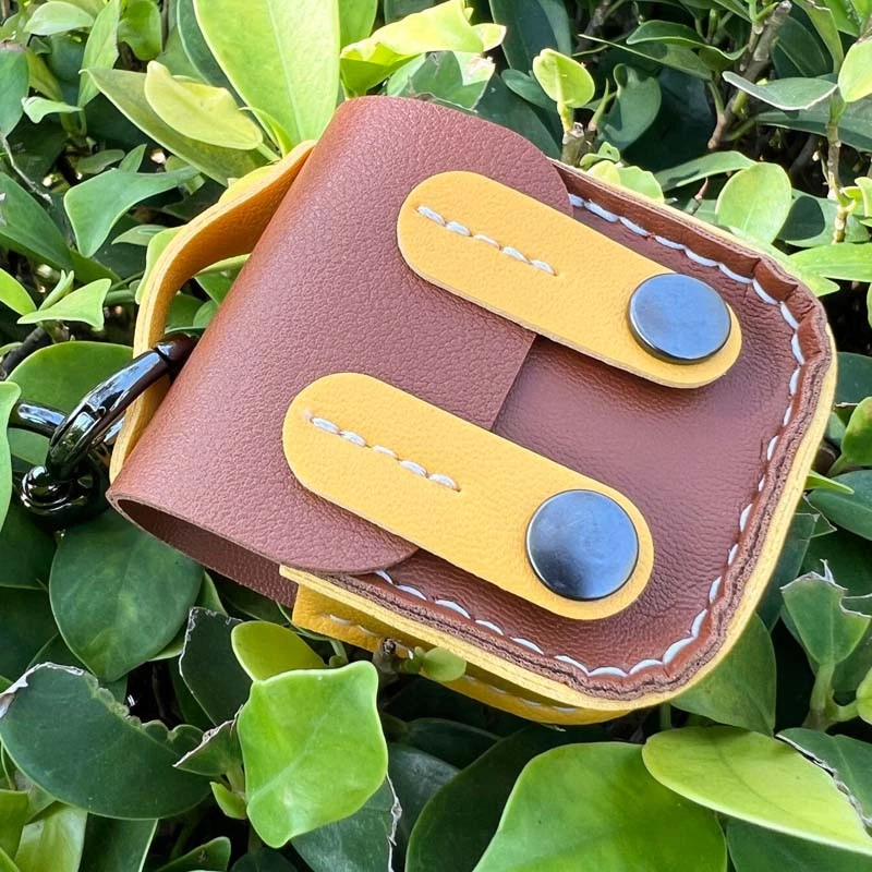 Кожаный футляр Briefcase для наушников AirPods 1/2 – Brown / Yellow. Фото 3 из 5