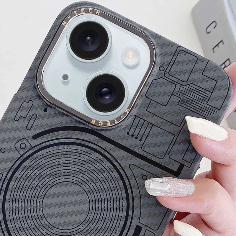 Карбоновый техно чехол с MagSafe для Apple iPhone 15 (6.1") – Grey. Фото 3 из 5