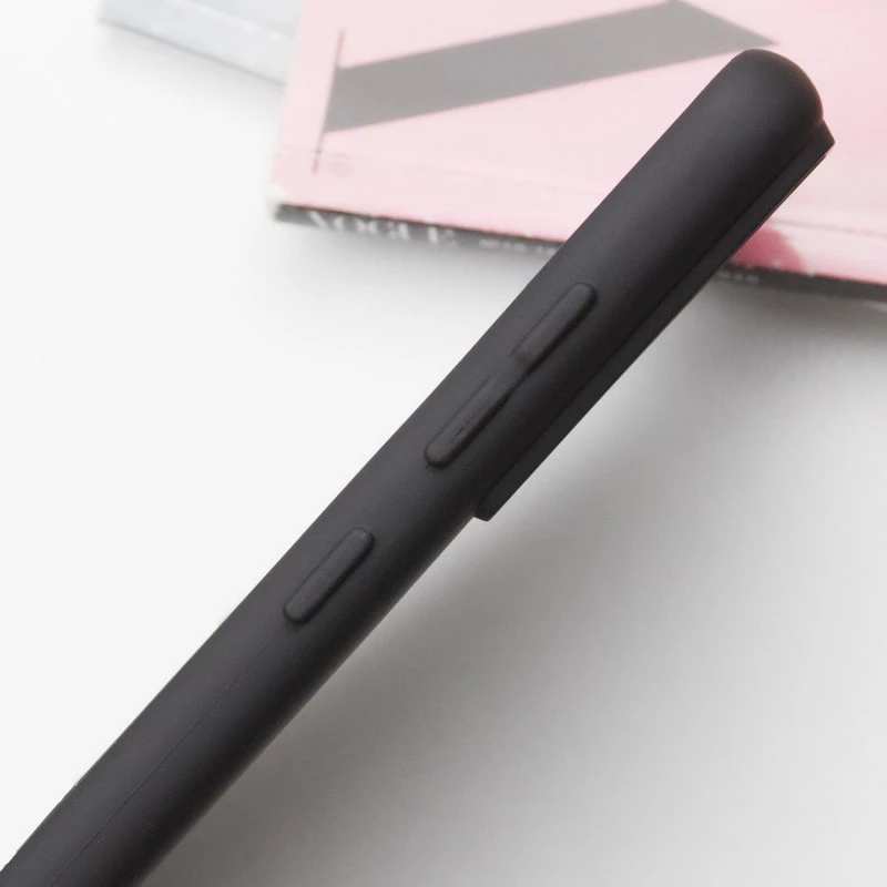 Цветной силиконовый чехол GETMAN с закрытой камерой на Samsung Galaxy S22 – Черный / Black. Фото 7 из 9