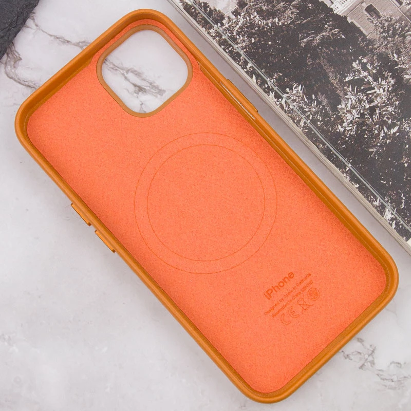 Кожаный чехол Silicone Case Premium с MagSafe and Animation для Apple iPhone 13 (6.1") – Golden Brown. Фото 7 из 9