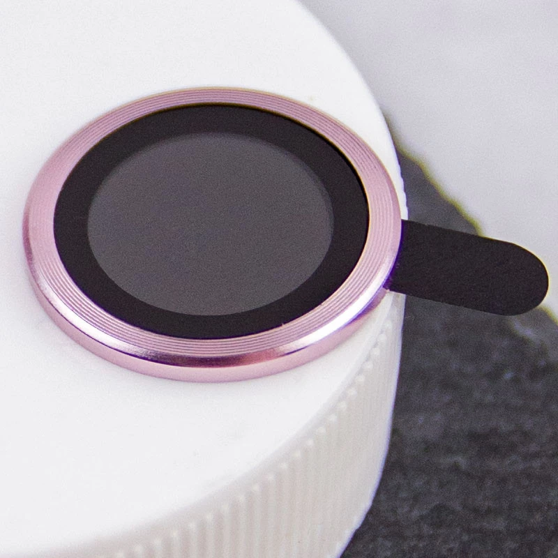 Металлическое защитное стекло на камеру для Apple iPhone 15 (6.1") – Розовый / Pink. Фото 8 из 9