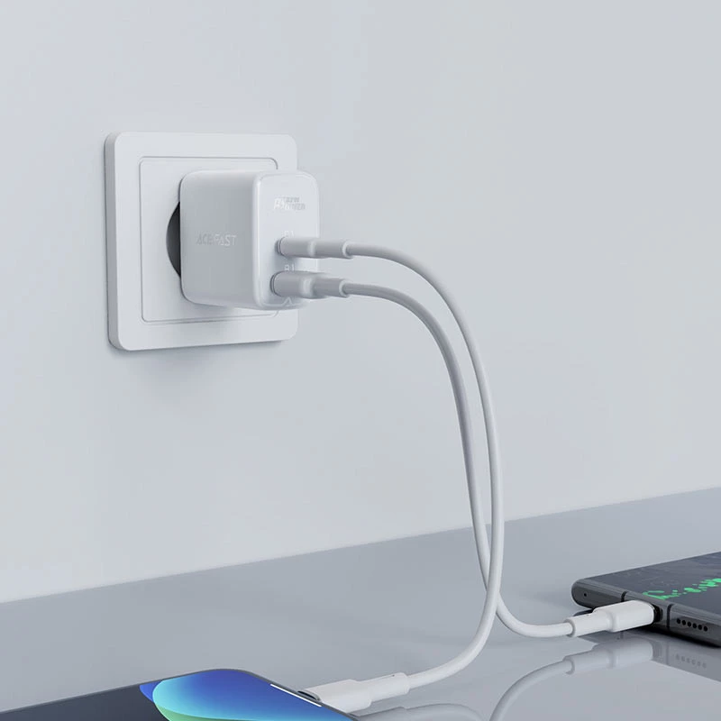 СЗУ Acefast A5 PD32W GaN (USB-C+USB-A) – White. Фото 3 из 4