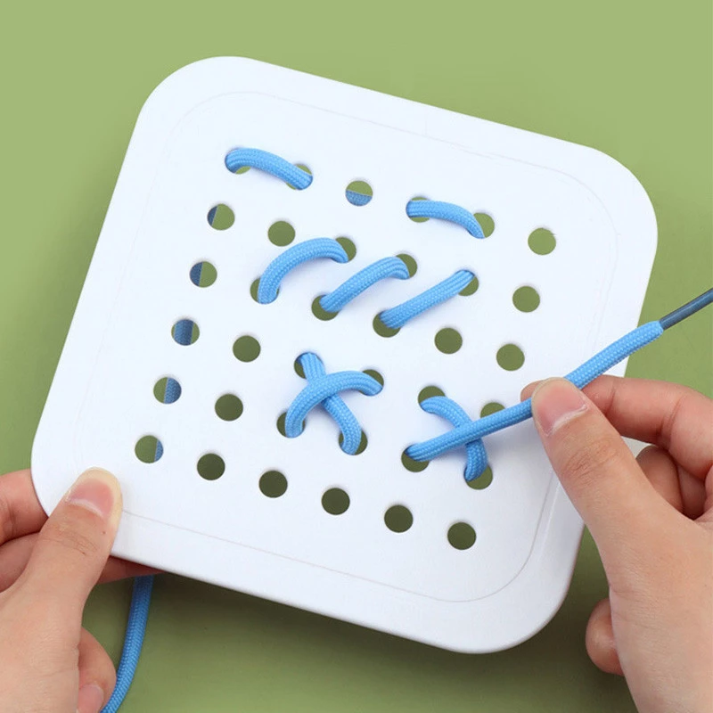 Настільна інтерактивна гра Ummi 22050 Competition Sew Fast – White. Фото 5 з 7