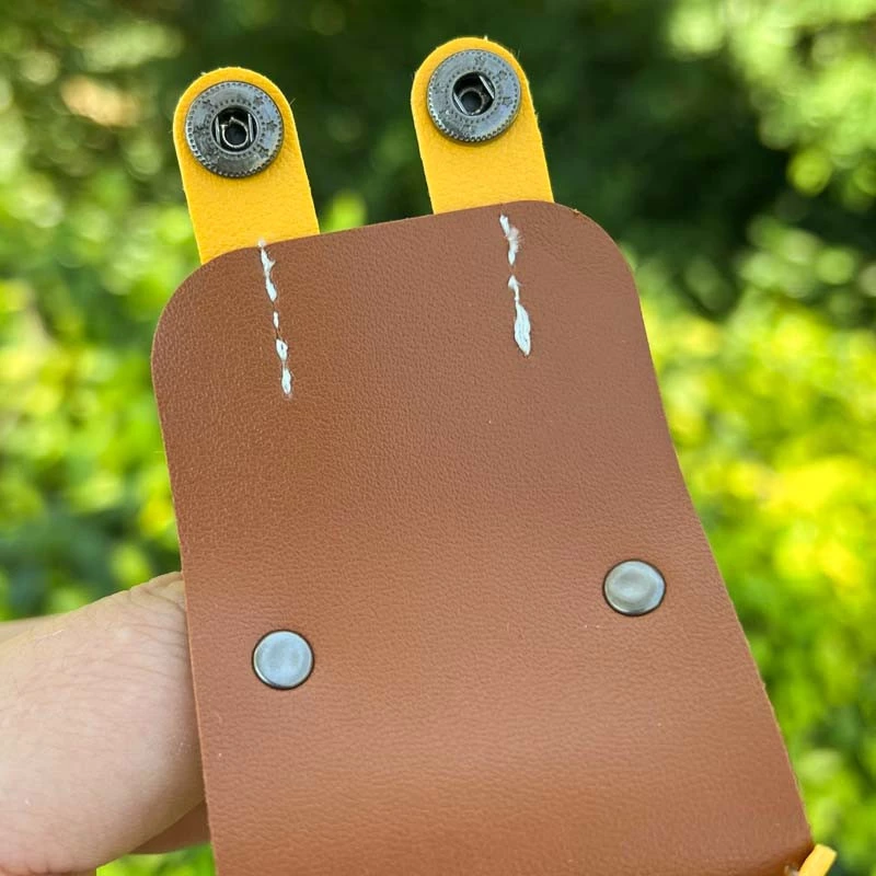 Кожаный футляр Briefcase для наушников AirPods 1/2 – Brown / Yellow. Фото 5 из 5