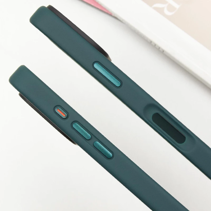 TPU+PC с металлическими кнопками для Apple iPhone 16 Pro – Зеленый. Фото 2 из 6