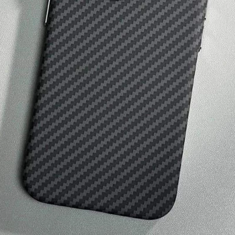 Пластиковая накладка Kevlar из Magnetic Safe для Apple iPhone 16 – Carbon. Фото 2 из 2