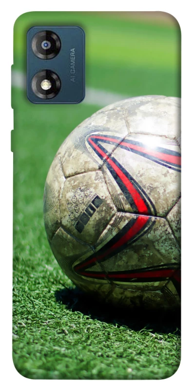 Чехол на Motorola Moto E13 Мяч на газоне фото 1 из 1