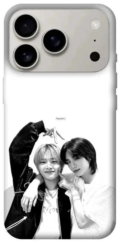 Чехол на Apple iPhone 18 Pro HyunJin & Jeongin фото 1 из 2