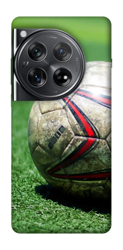 Чехол на OnePlus 12 Мяч на газоне фото 1 из 1