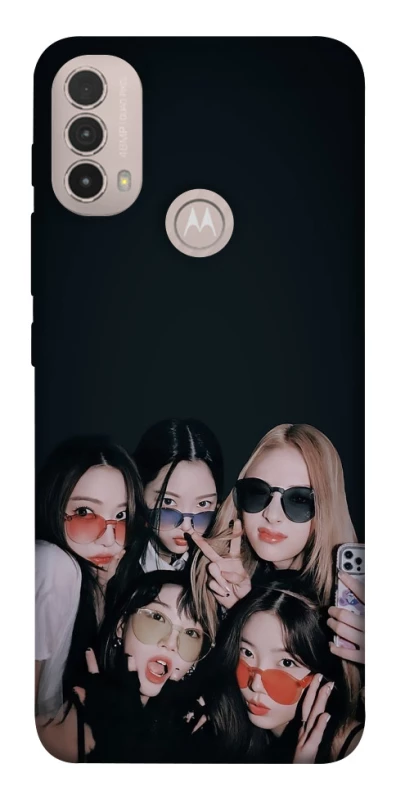 Чохол на Motorola Moto E40 LE SSERAFIM v3 фото 1 з 1