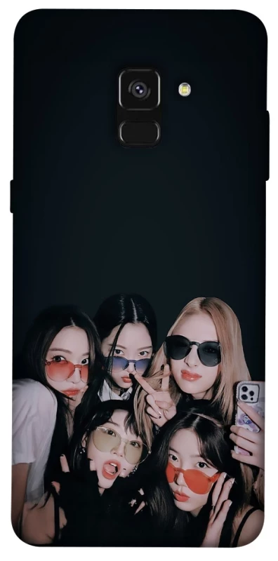 Чехол на Samsung A530 Galaxy A8 (2018) LE SSERAFIM v3 фото 1 из 1