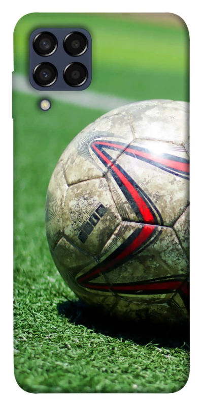 Чехол на Samsung Galaxy M33 5G Мяч на газоне фото 1 из 1