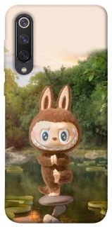 Чехол на Xiaomi Mi 9 SE Labubu Yoga фото 1 из 1