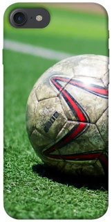 Чехол на Apple iPhone 7 / 8 (4.7") Мяч на газоне фото 1 из 1