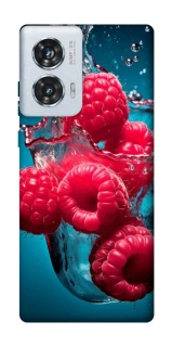 Чехол на Motorola Edge 50 Fusion Малинка в воде фото 1 из 1