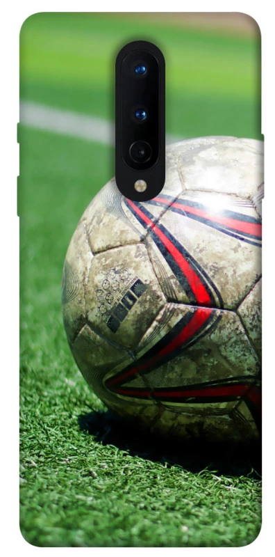 Чехол на OnePlus 8 Мяч на газоне фото 1 из 1