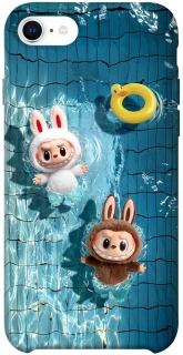 Чохол на Apple iPhone SE (2020) Labubu in the pool фото 1 з 1