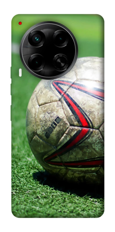 Чехол на TECNO Camon 30 (CL6) Мяч на газоне фото 1 из 1