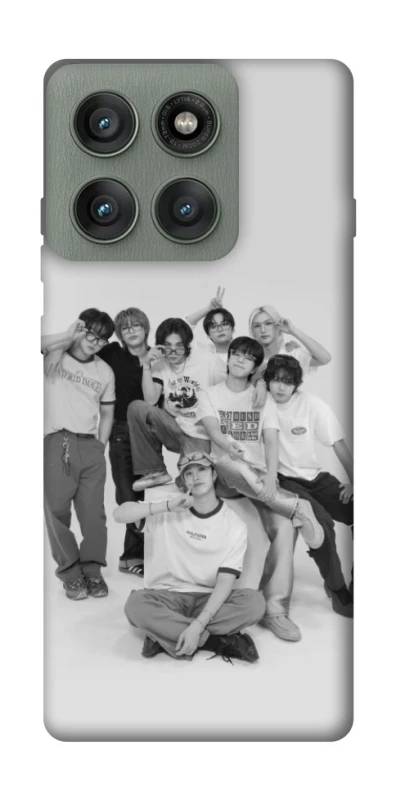 Чехол на Motorola Edge 60 Pro Stray Kids All Around фото 1 из 1
