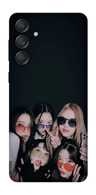 Чехол на Samsung Galaxy M55 LE SSERAFIM v3 фото 1 из 1