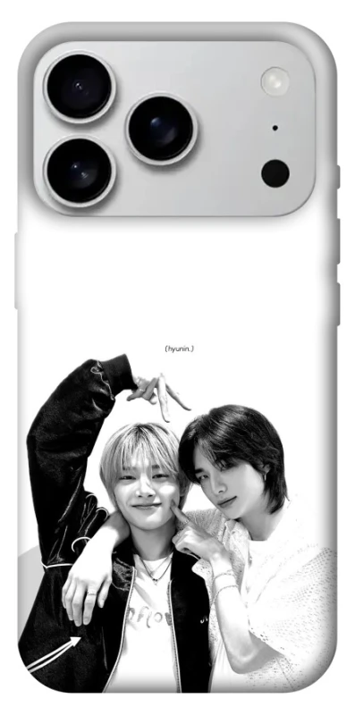 Чехол на Apple iPhone 17 Pro Max (6.9") HyunJin & Jeongin фото 1 из 1