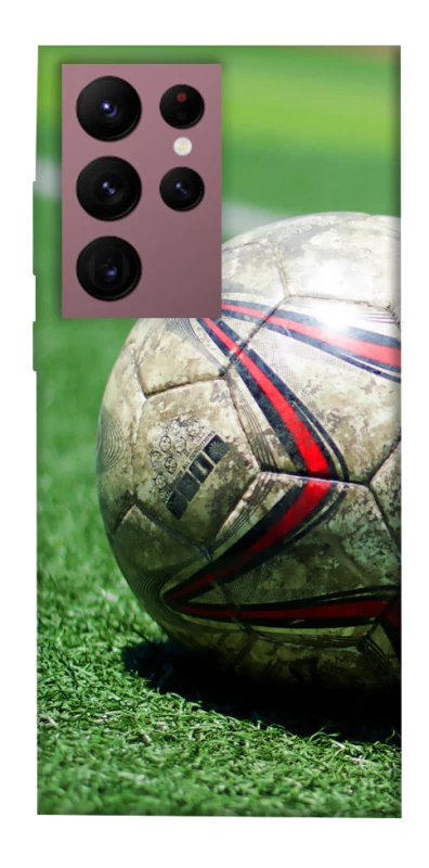 Чехол на Samsung Galaxy S22 Ultra Мяч на газоне фото 1 из 1