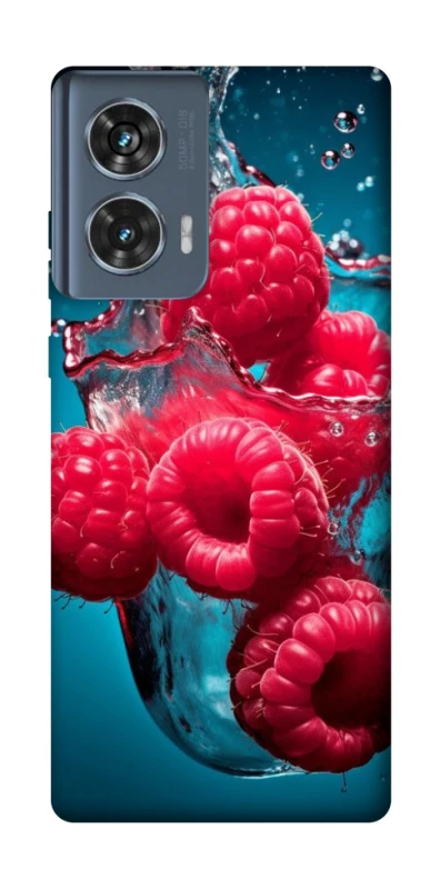 Чехол на Motorola Edge 50 Малинка в воде фото 1 из 1