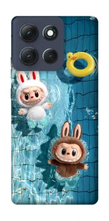 Чехол на Motorola Moto G86 Power Labubu in the pool фото 1 из 1