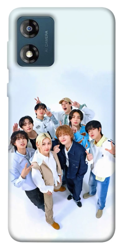 Чехол на Motorola Moto E13 Stray Kids v2 фото 1 из 1