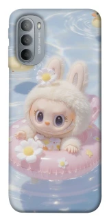 Чехол на Motorola Moto G31 Labubu swimming фото 1 из 1