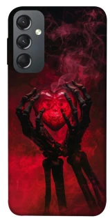 Чехол на Samsung Galaxy A24 4G Heart in the hands of a skeleton фото 1 из 1