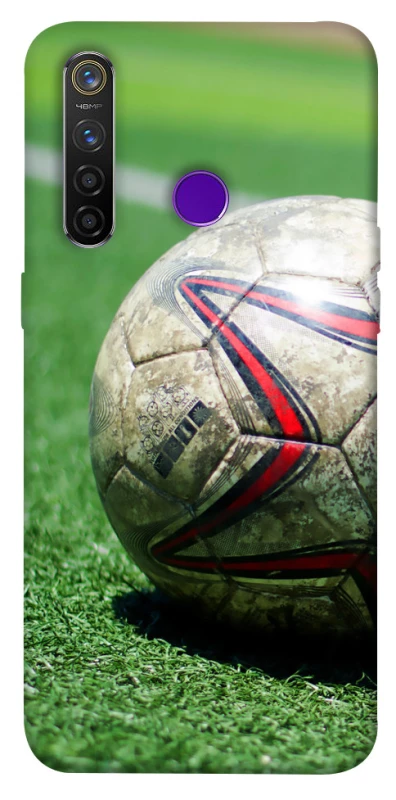 Чехол на Realme 5 Pro Мяч на газоне фото 1 из 1