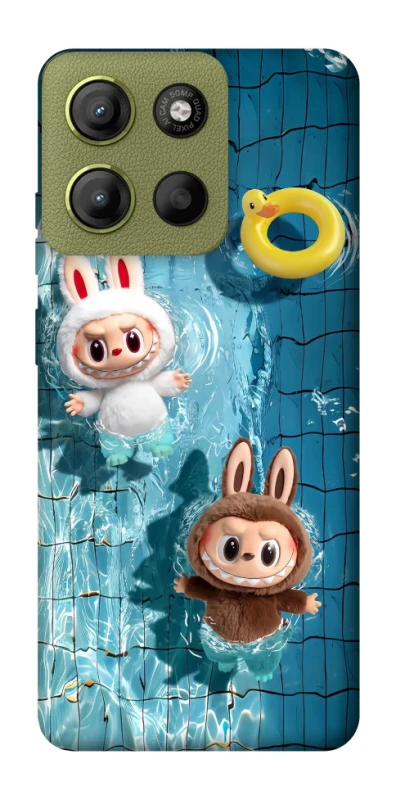 Чохол на Motorola Moto G15 4G Labubu in the pool фото 1 з 1