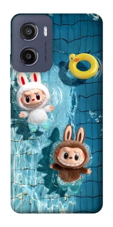 Чехол на Motorola Moto E15 Labubu in the pool фото 1 из 1
