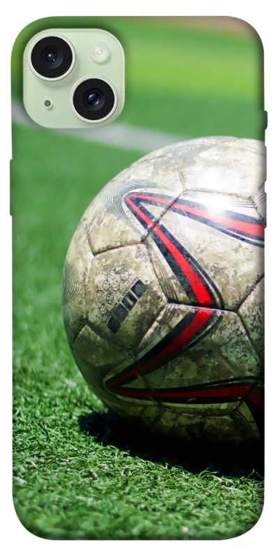 Чехол на Apple iPhone 15 Plus (6.7") Мяч на газоне фото 1 из 1
