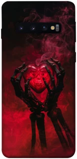 Чехол на Samsung Galaxy S10 Heart in the hands of a skeleton фото 1 из 1