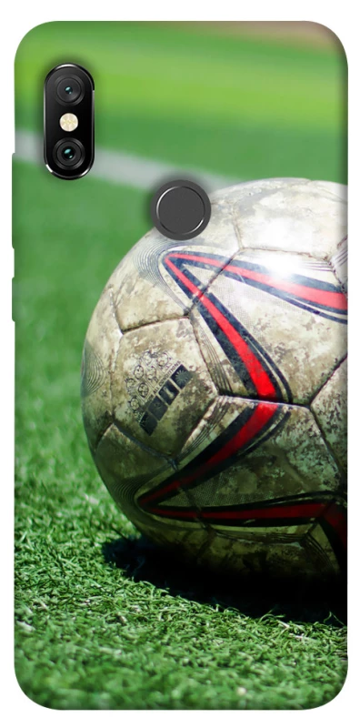 Чехол на Xiaomi Redmi Note 6 Pro Мяч на газоне фото 1 из 1